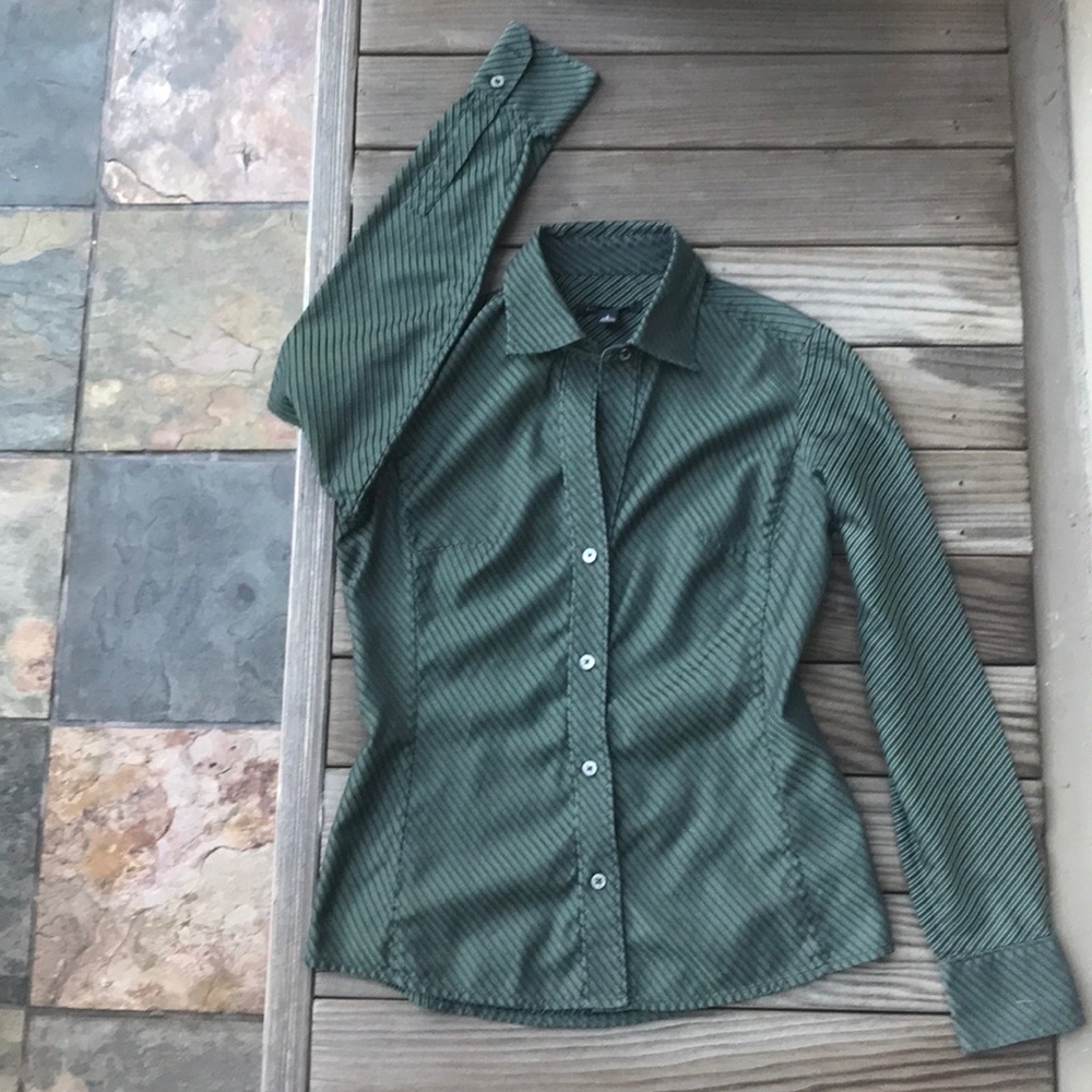 Banana Republic 100% cotton green & black blouse